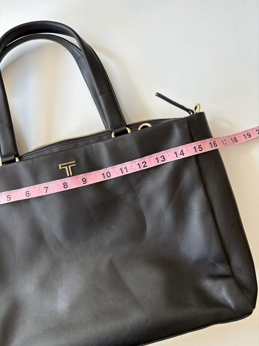 Tumi || Voyageur Vail Tote Medium Black Leather Light Gold Hardware - Picture 8 of 11